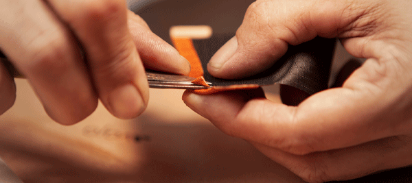 From click to craft:  the story of your Vaja leather case