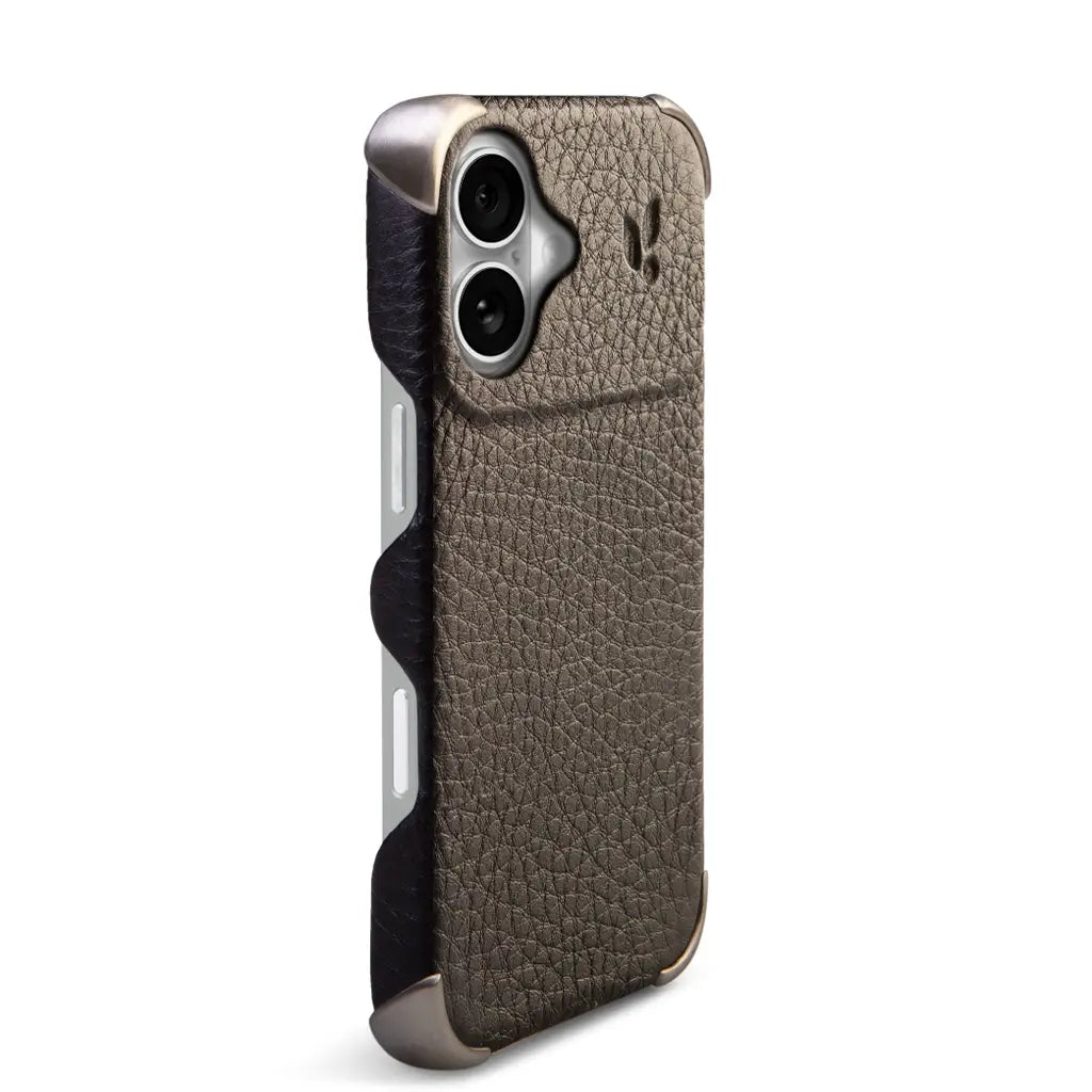 Buckler Grip iPhone 17 leather case with MagSafe