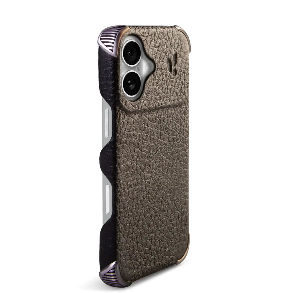 Buckler Grip iPhone 17 leather case with MagSafe