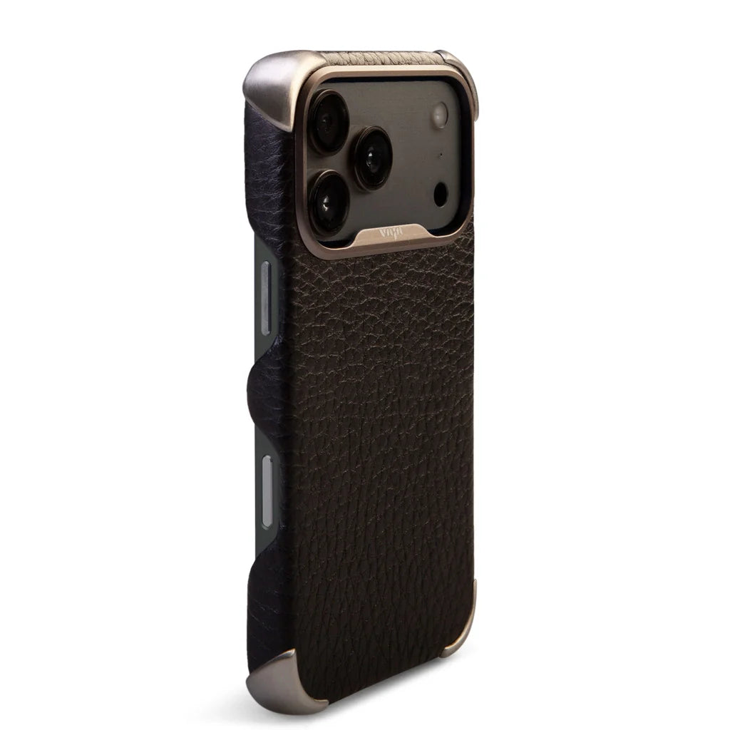 Buckler Grip iPhone 17 Pro leather case with Magsafe - Vaja