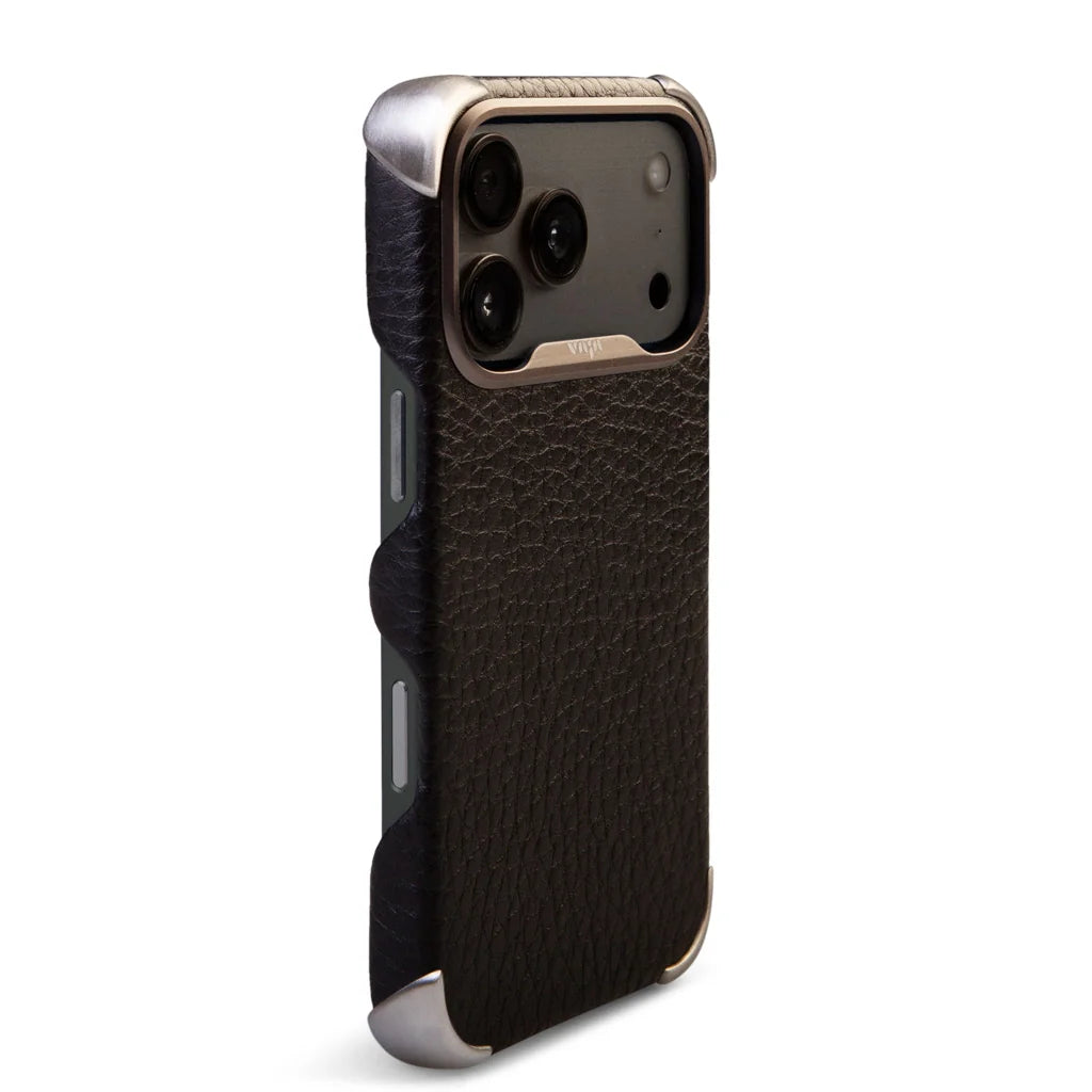 Buckler Grip iPhone 17 Pro leather case with Magsafe - Vaja