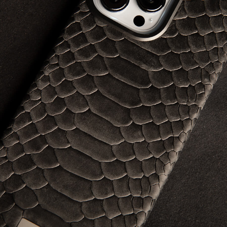 Kobra Grip iPhone 13 Pro Max leather case