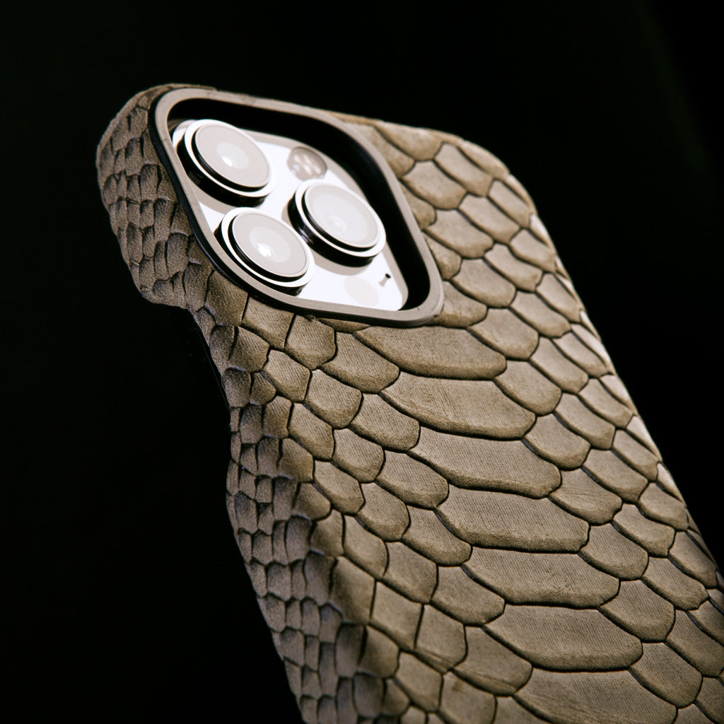 Kobra Grip iPhone 13 Pro leather case