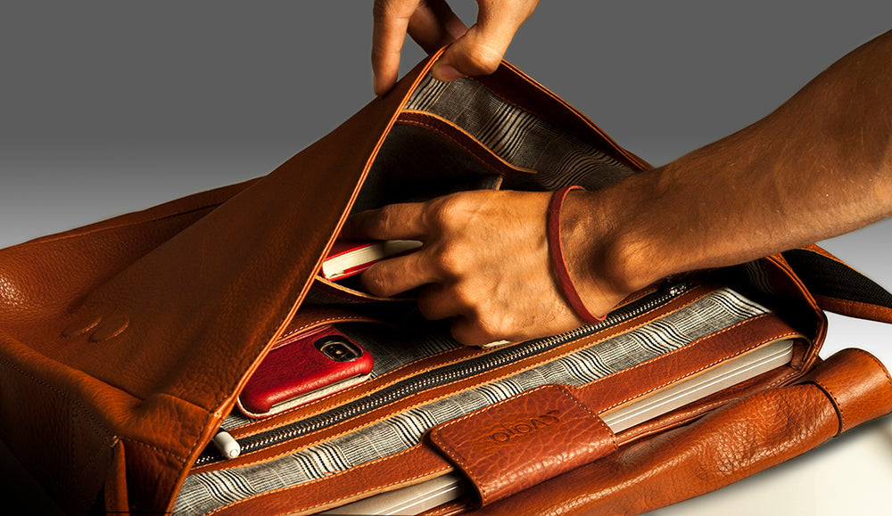 Messenger Leather Bag for MacBook 15” &amp; 16” - Vaja